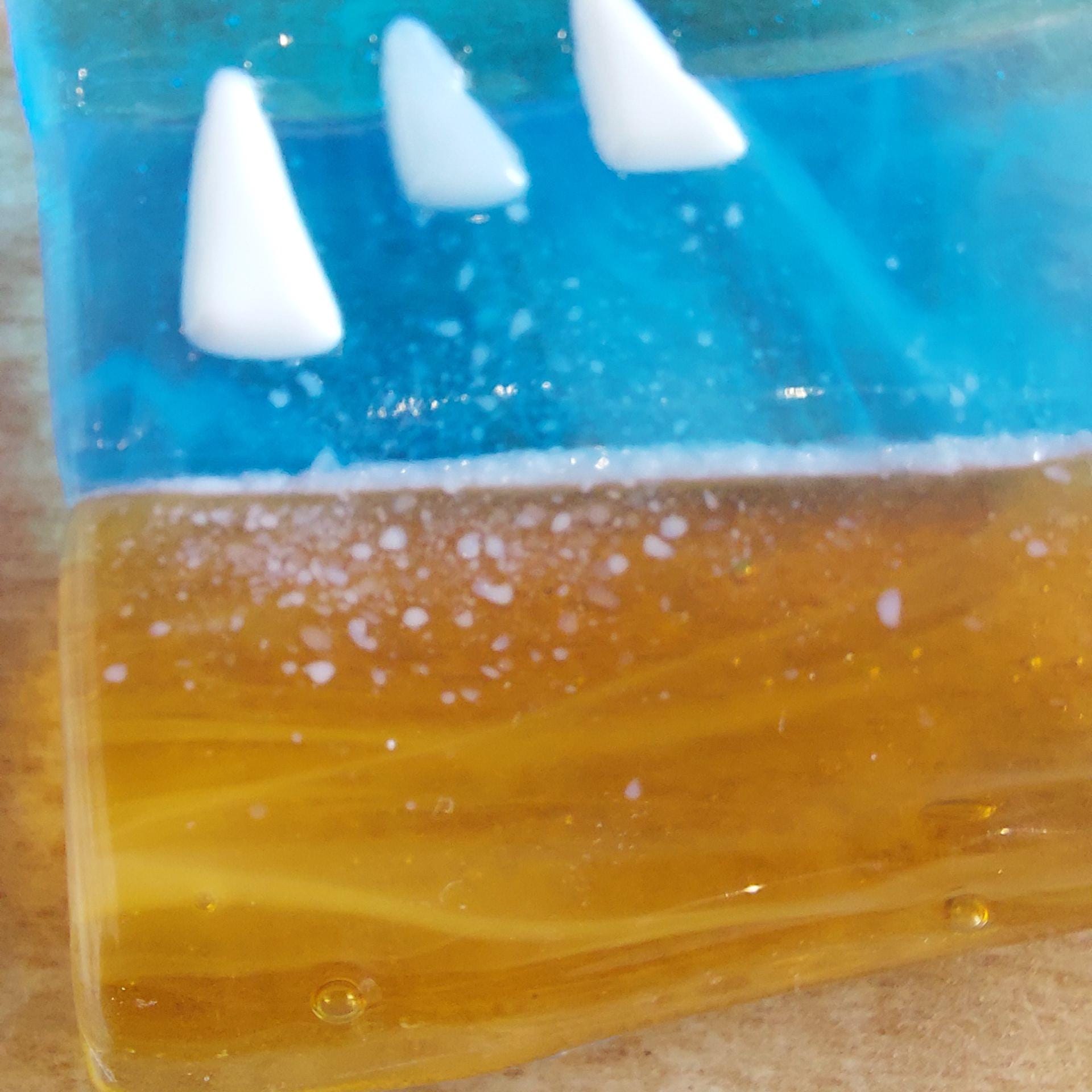 Trinklet dish, with yaught design