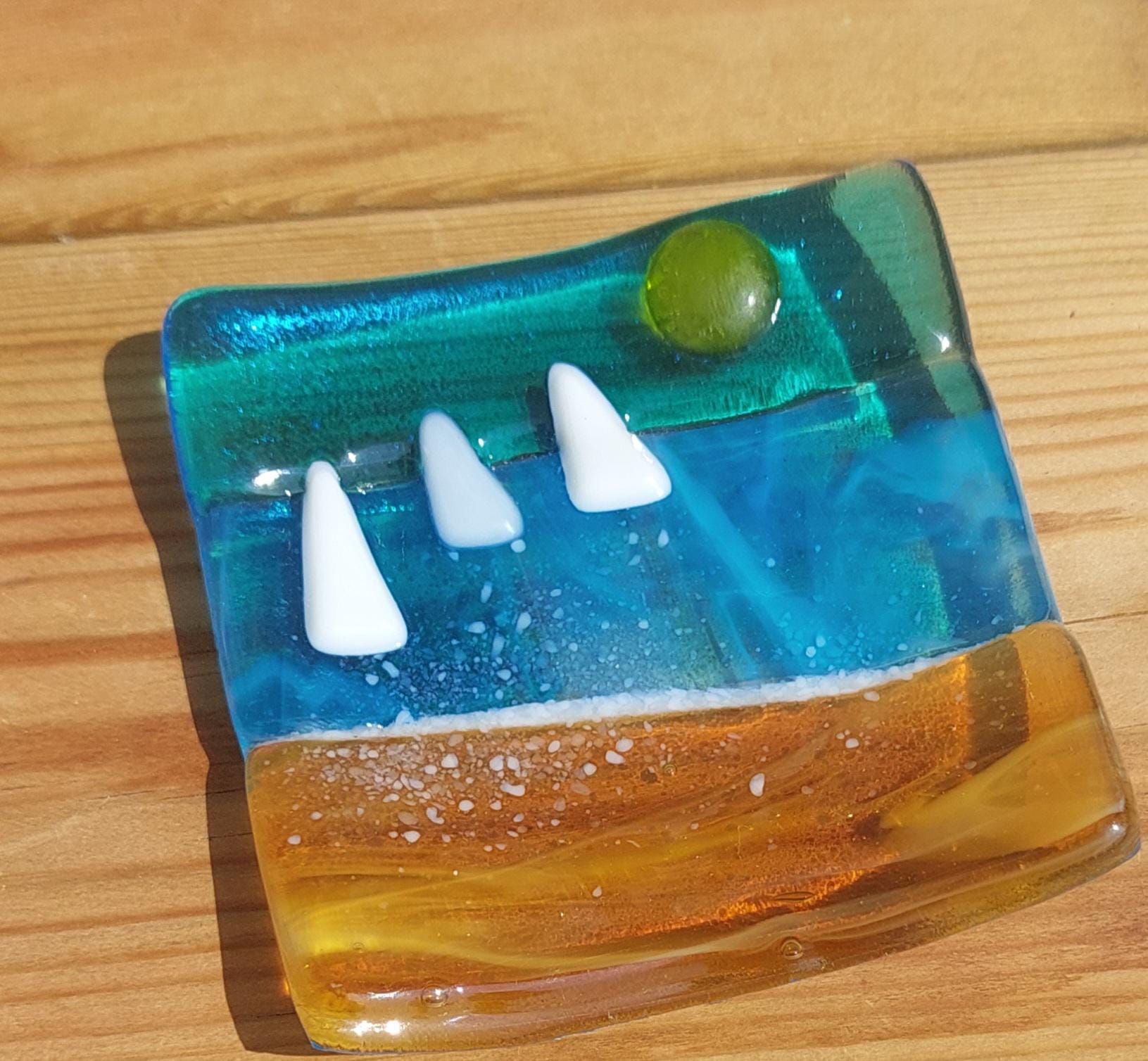 Trinklet dish, with yaught design